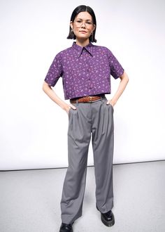 Introducing The Essential Cropped Button Up – the perfect addition to your wardrobe. This stylish piece is designed to elevate any outfit, from casual days to nights out. Overalls Fit, Gender Neutral Clothes, Button Ups, High Waisted Bottoms, Work Attire, Mom Style, Oversized Fits, Dressing Up, Effortless Style