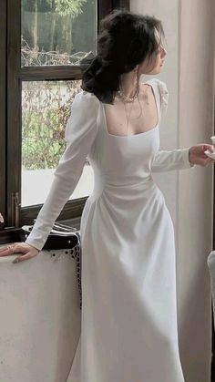 Simply Classy Outfit, Korean Prom Dresses, Korean Fashion Elegant, White Prom, Elegant Midi Dresses, White Prom Dress, Elegant Party Dresses, Slim Fit Dresses, Elegant Party