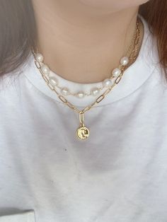 Fashionable collocation, 9 pearls, collocation chain design Trendy Pearl Necklace With Chain, Pearl Chain Necklace With Pearl Charm, Pearl Chain Necklace With Round Pearl Charm, Long Pearl Necklace With Chain, Trendy Pearl Chain Pendant Necklace, Trendy Pendant Pearl Chain Necklace, Pearl Pendant Chain Necklace With Pearl Chain, Pearl Pendant Necklace With Chain, Gold Chain Necklace With Pearl Charm