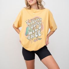 Boho Living Young Wild Free Oversized Retro Mushroom Shirt Bohemian 70s Style Hippie Retro Shirt Groovy Retro Tshirt Unisex Adult Shirt - Etsy Retro Tshirt Design, Oversize Outfits, Oversize Sweaters, Aesthetic Tees, Groovy Tees, Bohemian 70s, Retro Mushroom, Sweaters Trendy, 70s Bohemian