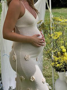 Momyknows White Halter Neck Backless 3D Flowers Crochet Mermaid Bodycon Elegant Baby Shower Maternity Maxi Dress Maternity Silk Slip Dress, Pregnant Celebrities Fashion Red Carpet, Pregnancy Announcement Dress, Gender Reveal Dresses For Mom, Baddie Pregnancy Outfits, Bump Friendly Outfits, Hot Pregnancy Outfits, Chic Pregnancy Style, Vestidos Para Baby Shower