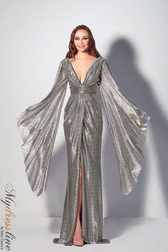 Looking for a stunning dress to wear to your next evening event? Look no further than the Sara Badr 26823. This gorgeous spring 2020 evening collection dress will have you turning heads all night long. Dubai Fashionista, Full Closet, Single Dress, Soiree Dress, Fashion Gowns, Closet Accessories, Hourglass Shape, Dresses 2020, Kimono Style