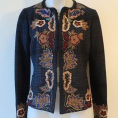 Bazar Deluxe Blue Black Houndstooth Bead Sequin Floral Blazer Jacket 42 Us/6 * Color: Blue, Black, Multicolor Size: 42 Us/6 Hook Closure Slip Pockets Beaded Sequin Floral Motif Lined Materials: 42% Cotton/33% Polyester/25% Rayon- Comp 1 97% Polyester/3% Elastane- Comp 2 Measurements (Flat): Shoulders: 15.4" Armpits: 18" Waist: 16.4" Sleeves: 22.6" Length: 21.8" In Excellent Condition. ...Mrx,Mrx533-4*" Fall Multicolor Beaded Outerwear, Tailored Embroidered Outerwear For Fall, Elegant Embroidered Multicolor Outerwear, Fall Blue Beaded Outerwear, Fitted Beaded Outerwear For Fall, Black Houndstooth, Floral Blazer, Floral Motif, Suit Jackets