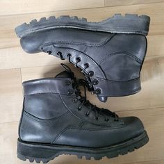 "Prospector Black Leather Steel Toe Boots - lace up military style combat hiking boots - chunky lug Vibram sole - insulated lining - quality durable boot good for outdoor work - label says size 9.5 B (women's sizing) Approx measurements- insole length 10, insole toe width 3.25\", outer sole length 11\", height 6\", heel 1.25\" Good used condition- there is a small tear in the material inside that attaches the tongue to the side of the boot, but it is not at all visible from exterior Shop Information: Worldwide shipping available. Please contact me for a shipping quote for: - orders outside of Canada/US - bundles of more than one item - overnight or expedited shipping  Please read item description and examine photos carefully before purchasing. I'm happy to answer any questions.  For more u Military Steel Toe Round Toe Boots, Rugged Insulated Lace-up Combat Boots, Military Style Steel Toe Boots, Insulated Lace-up Hiking Boots With Round Toe, Military Lace-up Boots For Outdoor Activities, Rugged Black Lace-up Boots For Outdoor Work, Military Steel Toe Work Boots, Rugged Ankle Combat Boots For Outdoor, Rugged Ankle Combat Boots For Outdoor Activities