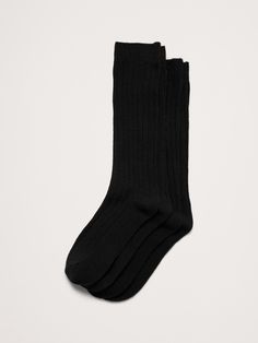 We revived this cozy, ribbed sock from the archives, crafting it in our best-selling, blended yarn with a touch of cashmere for luxurious warmth and softness.  Fits women's shoe sizes 6-10. Classic Mid-calf Fall Socks, Classic Black Socks For Fall, Trouser Socks, Banana Republic, Women's Accessories, Cashmere, Socks, Yarn, Women Shoes