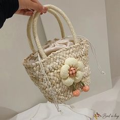 Bird in Bag - New popular straw bags female fashion small flower handbag simple woven handbag Flower Handbag, Straw Bags, Street Trends, Bird In Bag, Female Fashion, Small Flowers, Straw Bag, Straw, Handbags