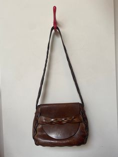 Vintage 1960s hand made leather shoulder bag Novel Aesthetic, Hand Made Leather, Vintage 1960s, Purses And Handbags, Leather Shoulder Bag, Shoulder Bags, 1960s, Hand Made, Shoulder Bag