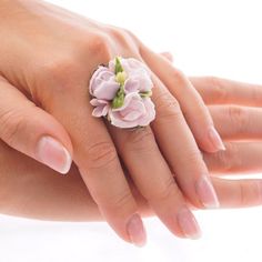 ring with flowers, adjustable flower ring, pink flowers jewelry, unique and delicate ring, gift for Unique 3d Flower Jewelry, Unique 3d Flower Shaped Jewelry, Delicate Flower Ring For Promise, Dainty Flower Shaped Jewelry With 3d Flowers, Feminine Flower Jewelry With 3d Flowers, Dainty Jewelry With 3d Flower Details, Dainty 3d Flower Jewelry, Feminine 3d Flower Jewelry, Unique 3d Flowers Jewelry Gift