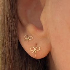 Adorable and all handmade and designed by us in our studio in California, the Itsy Bitsy Bow hoops are available in solid yellow gold 14K. Measurements Bow: 0.7cm (0.276") by 0.5 cm (0.196") Measurement Hoops: 0.5" from post to the bottom of the hoop Available as pair or single, please make sure to select the correct option. Thank you Gold Delicate Pierced Ear Cuff, Delicate Gold Pierced Ear Cuff, Delicate Gold Pierced Ear Climbers, Hypoallergenic Yellow Gold Wrap Earrings, Delicate Gold Ear Climbers, Pierced Yellow Gold Wrap Earrings As Gift, Yellow Gold Sterling Silver Cartilage Drop Earrings, 14k Gold-filled Yellow Gold Cartilage Earrings, Yellow Gold Sterling Silver Drop Cartilage Earrings