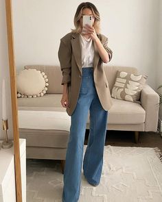 Bottom Jeans Outfit, Bell Bottom Jeans Outfit, Western Outfit Ideas, Fashion 23, Fashion Makeover, Western Outfit, Bottom Jeans, Summer 22, Future Fashion