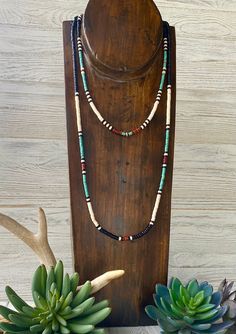 Western Style Beaded Necklace, Making A Beaded Necklace, Heishi Bead Jewelry Ideas, Seed Bead Jewelry Necklaces, Heishi Bead Ideas, Native American Jewelry Diy, Wire Bead Jewelry, Western Beaded Necklace, Diy Western Jewelry