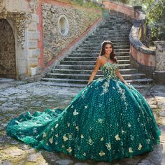 Statement quinceanera ball gown with three-dimensional butterflies all over the dress. This strapless model gives you a more youthful and fun look; with details like craked ice and glittery tulle. It also includes a small cap Emerald Quinceanera Dress, Quince Outfit, Green Quince Dress, Turquoise Quinceanera Dresses, Quinceanera Dresses Green, Quince Pictures, Fabric Beading, Xv Dresses, Green Quinceanera