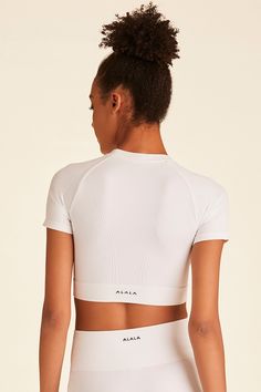 A soon-to-be staple in both your workout ensemble and everyday wardrobe. Our incredibly versatile Barre Seamless Tee is made to move with you. This style runs small. Please consider sizing up. White Workout Top, Bra Size Charts, Right To Privacy, Workout Crop Top, Boston Proper, Seamless Bra, Active Women, Everyday Wardrobe, Crop Tee