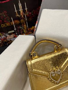 Size: 19cm*4.5cm*11cm It comes with Dust box, Care manual, Tag, and Paper bag. Leather Bags With Original Box For Gifts, Handheld Shoulder Bag With Original Box As Gift, High-end Pouch Bag For Gift, Gift Box Bag With Original Box In Pouch Shape, High-end Gold Top Handle Bag, Gold Bag With Original Box For Everyday Use, High-end Gold Bag, High-end Bags With Detachable Handle For Gift, High-end Gold Bags With Top Carry Handle