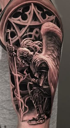 35 Tatuagens masculinas na parte superior do braço - Fotos e Tatuagens Religious Tattoo Sleeves, Angel Sleeve Tattoo, Tattoos Behind Ear, Warrior Angel, Guardian Angel Tattoo