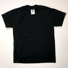 Kid's JERZEES Heavy Weight Blend Black Short Sleeve T-Shirt - Crew Neck. Size Child's Small - 6-8.Unisex. This tee can be worn by a boy or a girl. No embellishments or design. Solid, plain black basic t-shirt. Fabric content: 50% cotton, 50% polyester.This item is pre-owned. Excellent condition. Outgrown before it could really be used.Worn just a few times. No marks, wear, stains or scents. Carefully stored. From a smoke free and pet free home. Tee measurements: armpit-to-armpit:  14.5" shoulder Model Kaos, Black Plain, Graphic Tshirt Design, Plain Tshirt, Basic T Shirt, Plain Black, Black Kids, Tshirt Design, Black Shorts