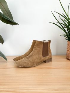 "Vintagen Y2K brown suede chelsea boots.  Label: Zara Fits Like: marked 39, fit like womens 8.5 US  Color: brown Fabrication:  Condition: good vintage condition, normal signs of wear 10.5\" length 3.25\" ball of boot 1\" heel height 5.5\" height This item comes from a pet & smoke free building. For a look behind the scenes at our treasure hunting trips follow us at: + Instagram: @mostlymagicvintage + TikTok: @mostlymagik" Brown Suede Ankle-high Chelsea Boots, Ankle-high Brown Suede Chelsea Boots, Brown Suede Chelsea Boots With Pointed Toe, Brown Suede Chelsea Boots For Fall, Brown Suede-lined Chelsea Ankle Boots, Brown Chelsea Ankle Boots With Suede Lining, Vintage Suede Ankle-high Boots, Vintage Ankle-high Suede Boots, Zara Fits