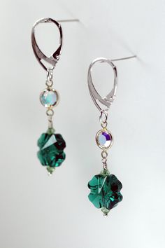 2 x 12mm Swarovski Crystal clover beads, green 2 x 6mm Swarovski Crystal links, Swarovski Crystal AB Sterling silver lever back earring clips Length of earring: 2 in. Earring Clips, Diy Jewelry Unique, Clover Earrings, Swarovski Crystal Earrings, Crystal Ab, Jewelry Unique, Jewelry Inspo, Earrings Sterling Silver, Crystal Earrings