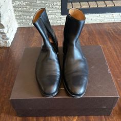 Gucci Men Size 8 Black Leather Ankle Boot Made In Italy . Worn But Looks Brand New . Comes With Box , Bag . Gucci Leather Boots For Formal Occasions, Designer Gucci Leather Boots, Designer Black Chelsea Boots For Business, Designer Business Boots With Leather Lining, Designer Leather Lined Boots For Business, Designer Business Boots With Rubber Sole, Designer Black Chelsea Boots For Formal Occasions, Designer Ankle Boots For Business, Gucci Calf Leather Boots For Formal Occasions