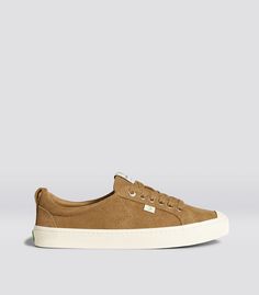 OCA Low Camel Suede Sneaker Women Leather Vans, Blue Suede Shoes, White Leather Sneakers, Perfect Marriage, Sneaker Men, Brown Sneakers, Bold Color, Suede Sneakers, Gray Suede