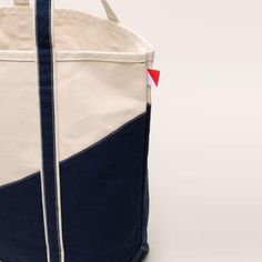 *Available for US customers only* Grab your keys, tickets, beach pass, and this great Contemporary Boat Bag! No matter where your travels take you, you can be fully prepared with all your essentials packed away in this classic navy striped tote. Perfect for air travel, road trips, sailing, train rides, amusement parks, beach days, hotel stays, pool days, lakeside afternoons, and family vacations. Note: This product is an Embark Select item. Embark gift cards and promotions apply! Artisan's Descr Canvas Beach Bag With Removable Pouch For Travel, Everyday Bucket Bag With Reinforced Handles, Everyday Canvas Beach Bag With Pockets, Canvas Beach Bag With Pockets For Everyday Use, Navy Bags With Zipper Pocket For Daily Use, Navy Bag With Zipper Pocket For Daily Use, Daily Bucket Bag With Reinforced Handles, Daily Use Bucket Bag With Reinforced Handles, Rectangular Travel Bag With Reinforced Handles For Daily Use