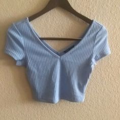 Gorgeous Baby Blue Ribbed V Neck Crop Top Shein Xs Excellent Condition Never Used Fitted Blue Basic Tops, Katherine Aesthetic, Obx Outfits, My Quinceanera, Txt Concert, V Neck Crop Top, Color Celeste, Blue Things, Blue Crop Top