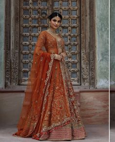 Rust Brown Outfit, Outfit Indian, Floral Dresses With Sleeves, Shadi Dresses, Indian Bridal Photos, Lehenga Designs Simple, Lehnga Dress, Draping Fashion