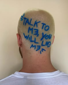 Buzzcut Dyed Hair, Hair Dye Men, Bald Hairstyle, Buzz Cut Designs, Buz Cut, Ftm Haircut, Freestyle Braids, Me You, Short Dyed Hair