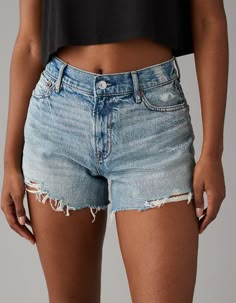 AE Strigid Super High-Waisted Relaxed Distressed Denim Short American Eagle Denim Shorts, Trendy Jean Shorts, Summer Shorts 2024, Cute Summer Jean Shorts, Summer Shorts Outfits For Women, Loose Jean Shorts, Best Jean Shorts, Cute Summer Outfits Casual, Cute Summer Shorts