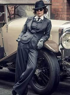 Peaky Blinders Outfit Ideas, Aunt Polly Peaky Blinders, Peaky Blinders Outfit, Costume Peaky Blinders, Outfit Ideas Female, Peaky Blinders Costume, 40s Mode, Polly Gray, Style Année 20