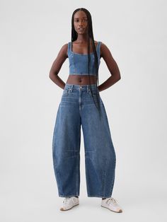 Fit:  An ankle-length horseshoe jean that's fitted at the waist with an exaggerated curved leg and tapered ankle.  Fabric: 95% Cotton, 5% Recycled Cotton.  Stretch: No Stretch Jeans.  Authentic denim that’s soft but rigid, drapey but holds its shape.  Rise:   Mid Rise Jeans.  Look: A classic five-pocket horseshoe jean in a dark indigo wash.  Details: Zip fly, five-pocket styling & seams at sides.  Responsibly Made: This pair of jeans is part of our water-saving Washwell program.  Compared with c Nyc Fashion Fall, Horseshoe Jeans, Feminine Streetwear, Hot Weather Outfits, Corporate Fashion, Jeans Look, Ankle Length Jeans, Zara Fashion, Nightwear Women