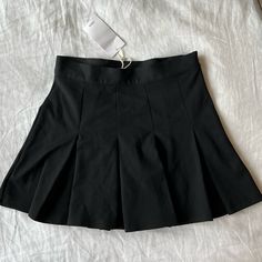 Mango Black Pleated Skirt, Size Small, Never Worn, Still Has Tags! Black Casual Short Pleated Skirt, Casual Black Short Pleated Skirt, Trendy Black Skirted Skort, Casual Black Flared Tennis Skirt, Black Pleated Flared Mini Skirt, Black Stretch Pleated Skirt, Black Mini Tennis Skirt With Lining, Mango Clothes, Black Relaxed Skort