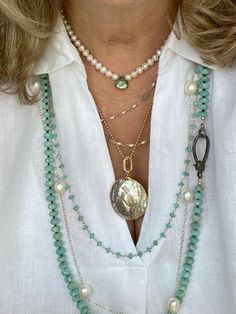 Classic pearl strand. Labradorite. Pearls. Neckstack. Neckmess. Layering necklaces. Spiritual Round Beads Pearl Pendant Jewelry, Spiritual Pearl Drop Necklace With Round Beads, Spiritual Necklace With Pearl Pendant And Round Beads, Spiritual Pearl Pendant Necklace, Pearl Necklace Outfit, Socal Style, Chunky Pearl Necklace, Classic Pearl Necklace, Fair Display