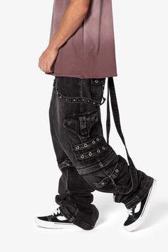 Washed Denim Cargo Pants For Streetwear, Baggy Cargo Style Washed Black Jeans, Edgy Denim Jeans With Cargo Style, Edgy Denim Cargo Style Jeans, Straight Leg Jeans With Pockets For Concert, Grunge Cotton Cargo Jeans, Distressed Grunge Cargo Jeans For Streetwear, Urban Style Washed Black Denim Cargo Pants, Urban Washed Black Denim Cargo Pants