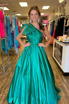 One Shoulder Bow Tie Emerald Green Long Prom Dress Asymmetrical Neckline Prom Gown With Pleated Bodice, Asymmetrical Neckline Gown With Pleated Bodice For Prom, One Shoulder Pleated Evening Dress For Gala, One-shoulder Pleated Evening Dress For Gala, Pleated One-shoulder Evening Dress For Gala, One Shoulder Evening Dress With Bow For Gala, Green One Shoulder Dress For Prom Season, One-shoulder Gala Dress With Bow, One-shoulder Evening Dress With Bow For Gala