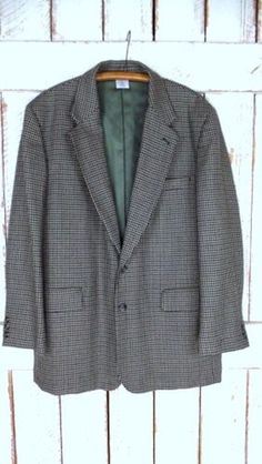 "Mens vintage Claiborne tan/green wool tweed  hounds tooth sport coat jacket blazer/Liz Claiborne mens wool dinner jacket/40L Features... -classic wool tweed blazer in a cool mix of tan and green -classic hounds tooth pattern -3 front pockets -2 interior pockets -fully lined  -Claiborne -fabric woven in Italy Measurements... taken flat -marked size: 40L -chest: 23\"  -length: 34\" -sleeve: 25\"  -shoulder: 21\"  Condition... -excellent vintage condition (no flaws to note) CO1381" Spring Formal Plaid Sport Coat, Formal Houndstooth Sport Coat For Fall, Formal Houndstooth Sport Coat For Winter, Winter Formal Houndstooth Sport Coat, Formal Long Sleeve Tweed Jacket With Houndstooth Pattern, Semi-formal Plaid Sport Coat For Fall, Plaid Sport Coat For Business Casual In Winter, Winter Business Casual Plaid Sport Coat, Winter Plaid Sport Coat For Business Casual