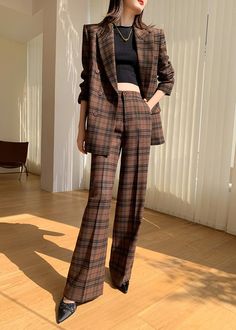 Vivian Seven Boho Suits For Women, Bustier Suit Outfit, Buisnesscore Outfit Female, Fashion Blazers For Women, Checkered Suits Women, Over Size Suit Women, Womens Two Piece Suit, Retro Woman Outfit, Plaid Work Outfit