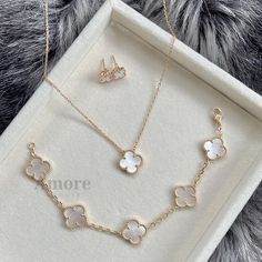 White Gold Necklace Set, Van And Cleef Bracelet, Van Cleef Set White, Vca Jewelry Set, Necklaces Van Cleef, Jewellery Van Cleef, White Van Cleef Necklace, Van Cleef Outfit, White Gold Jewelry Aesthetic