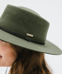 Wren's telescope crown lends a hint of Western style to a classic flat-brim shape. A hat versatile enough to pair with worn jeans to a linen dress. Wren features an adjustable leather chinstrap that gives it a little extra somethin' + can easily tuck into the crown for an additional look. Adjustable Boater Hat For Rodeo In Fall, Adjustable Boater Hat For Fall Rodeo, Western Style Adjustable Boater Hat For Fall, Adjustable Flat Brim Boater Hat For Fall, Fall Adjustable Boater Hat With Flat Brim, Fall Adjustable Flat Brim Boater Hat, Fall Flat Brim Hat Bands For Everyday, Casual Everyday Felt Hat With Curved Brim, Everyday Flat Brim Hat Bands For Fall