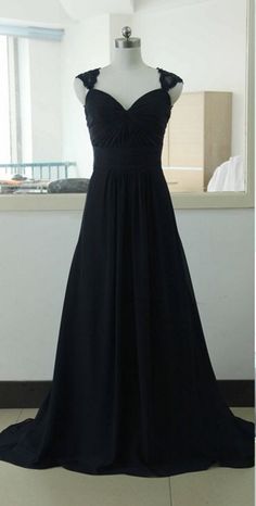 Long Black Chiffon Evening Dress with Lace Cap Black Floor-length Evening Dress For Homecoming, Prom Dress Pretty, Mint Green Prom Dress, Prom Evening Dresses, Evening Fashion, Formal Occasion Dress, Floral Prom Dresses, Evening Party Dresses, Prom Queen