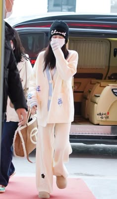 Kpop Dr Shifting, Airport Concept, Concept Outfits, Oufits Casual, Outfit Korean, At The Airport, Kpop Fashion Outfits, 가을 패션, Airport Outfit