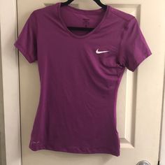 New With Tags! Great Work Out Shirt. Has Small Holes On The Back To Keep You Cool While Working Out. Dry Fit Tshirts, Nike Workout Clothes, Sport Tshirts, Workout Clothes Nike, Silly Shirt, Glamorous Outfits, Tops Nike, Gym Shirt, Future Outfit