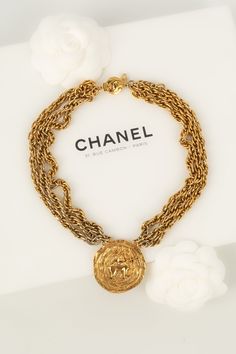 CHANEL - (Made in France) Collier multichaînes en métal doré et médaillon gravé. Collection 1984. Condition : Très bon état Dimensions : Longueur : 45 cm Multi Chain Necklace, Chanel Necklace, Ysl Shoes, Gold Ounce, Dior Shoes, Credit Card Debit, Debit Card, Made In, Dior Bag