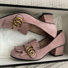 Gucci Marmot Gg Logo Suede Fringe Loafers In Excellent Condition. These Shoes Are A Blush Pink And The Photos Are A Good Representation Of The True Color. Some Wear On The Soles, But These Are In Otherwise Excellent Condition. Worn Once. The Current Price On These Shoes In $975. These Shoes Fit A Usa 7.5 Foot. Box, And Shoe Bags Includes With Purchase. Smoke Free And Pet Free Home. Pink Gucci Shoes, Business Couture, Gucci Flat Shoes, Gucci Flats, Half Shoes, Xmas 2024, Heel Loafers, Logo Pink, Color Shoes