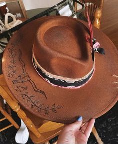 Burned hats are the new trend, so keep your style updated with one of our unique burned hats! These are perfect for any occasion and gift! Our one of a kind burned western rancher hats sell quickly. If you see one you like, don't wait!!!! All hats are adjustable ****ALL SALES ARE FINAL ON RANCHER HATS**** Burn Hat Design, Custom Hats For Women, Felt Hat Burning Designs, Hat Burning Ideas, Hat Decorating Ideas, Burning Hats, Burnt Hats, Western Hats For Women, Rancher Hats