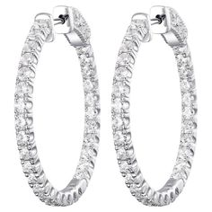 These elegant hoop earrings are crafted from 18K yellow gold, offering a classic and warm aesthetic. Each earring is embellished with a generous array of diamonds, totaling 2.13 carats, that encircle the hoop in a continuous loop of radiance. The diamonds catch and reflect light from every angle, providing a stunning sparkle that is both luxurious and tasteful. The white gold setting complements the brilliance of the diamonds, adding a rich depth to the overall appearance of the earrings. These hoops are designed for secure and comfortable wear, making them perfect for both everyday elegance and special occasions. The timeless design ensures these earrings remain a staple in any jewelry collection, providing a touch of glamour and sophistication to any look. Whether dressing up for an even Earring Video, Modern Hoop Earrings, Warm Aesthetic, Gold Diamond Hoop Earrings, White Gold Hoops, Hoop Earring Sets, Casual Accessories, Diamond Hoop Earrings, Stunning Earrings