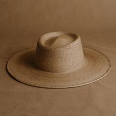 "From palm straw to a fashionable work of art, the Huatulco summer hat will make you shine this summer. This is a premium sun hat for the stylish woman with class. The wide rims and high-quality reed give it a premium look. Easily combine this beige summer hat with summer outfits. * Handmade in México * Made from natural materials * 5-star rated model * Etsy's pick: selected by Etsy's style and trend editors SIZE: MEDIUM Medium (M) = head circumference of 56 - 58.5cm HOW DO I KNOW MY SIZE Discov Wide Brim Toquilla Straw Panama Hat For Garden Party, Toquilla Straw Wide Brim Panama Hat For Garden Party, Flat Brim Toquilla Straw Sun Hat For Garden Party, Flat Brim Toquilla Straw Hat For Garden Party, Flat Brim Panama Hat For Garden Party, Toquilla Straw Fedora Panama Hat For Garden Party, Fitted Beige Boater Hat For Vacation, Garden Party Panama Hat With Flat Brim, Summer Boater Hat With Handwoven Flat Brim