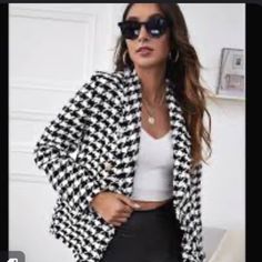 Gingham Design Trendy Gingham Long Sleeve Outerwear, Casual Black Houndstooth Blazer, Casual White Houndstooth Outerwear, Chic Long Sleeve Houndstooth Blazer, Trendy White Houndstooth Outerwear, White Houndstooth Outerwear For Spring, White Houndstooth Outerwear For Office, Fitted White Houndstooth Blazer, Chic Gingham Long Sleeve Outerwear