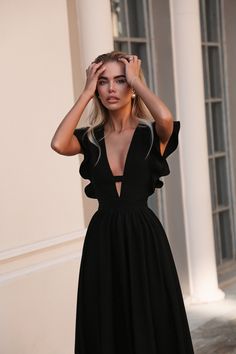 Midi Décolletage Accent Dress | VICLAN Dress Hawaiian Style, Formal Dresses Short, Black Midi, Looks Chic, Looks Style, Mode Inspiration, Classy Dress, Looks Vintage, Fancy Dresses