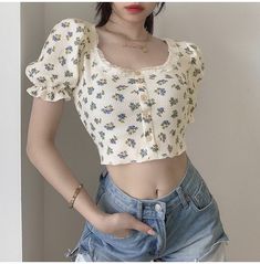 Look cute and stylish in this coquette crop top with short puff sleeve & flower print! perfect for summer days, this top will keep you looking fashionable. Basic Crop Tops, Floral Print Crop Top, Vintage Inspired Fashion, Sleeves Clothing, Short Sleeve Cropped Top, Cardigan Top, Floral Crop Tops, Print Crop Tops, Casual Lace